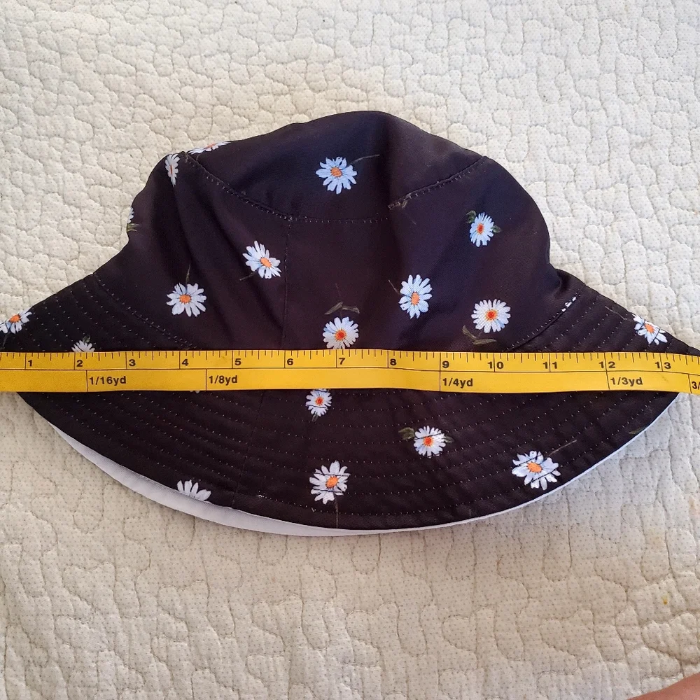 Alice + Olivia Light Bucket Hat